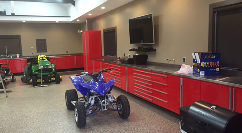 https://www.vaultgarage.com/wp-content/uploads/2016/12/custom-garage-cabinets-red-luxury-garage-800x440.jpg